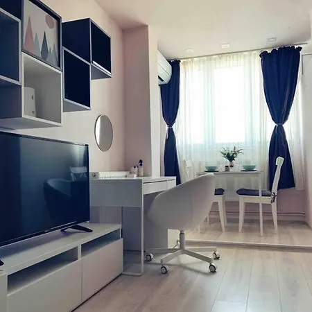 Cozy In Apartment *